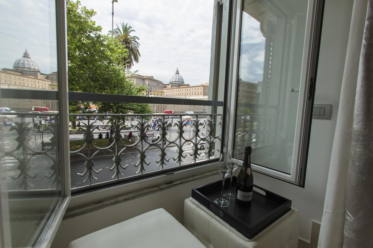 Triple Room with City View